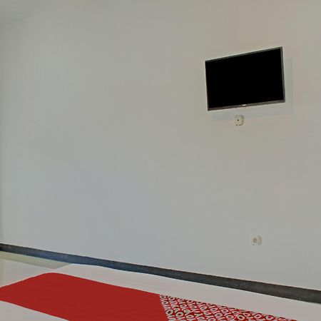 Oyo 3841 Wisma 25 Cilacap Exterior photo