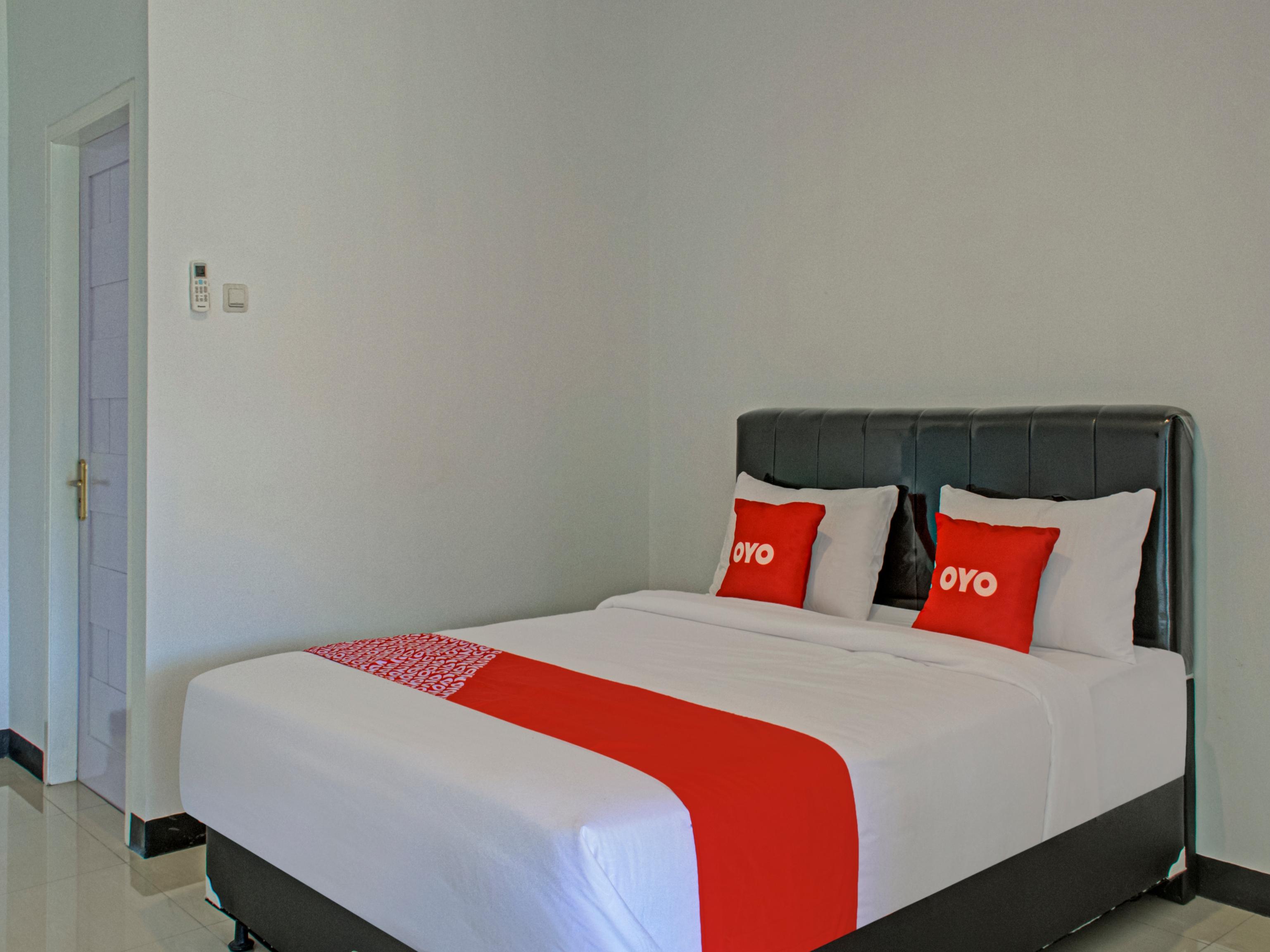 Oyo 3841 Wisma 25 Cilacap Exterior photo