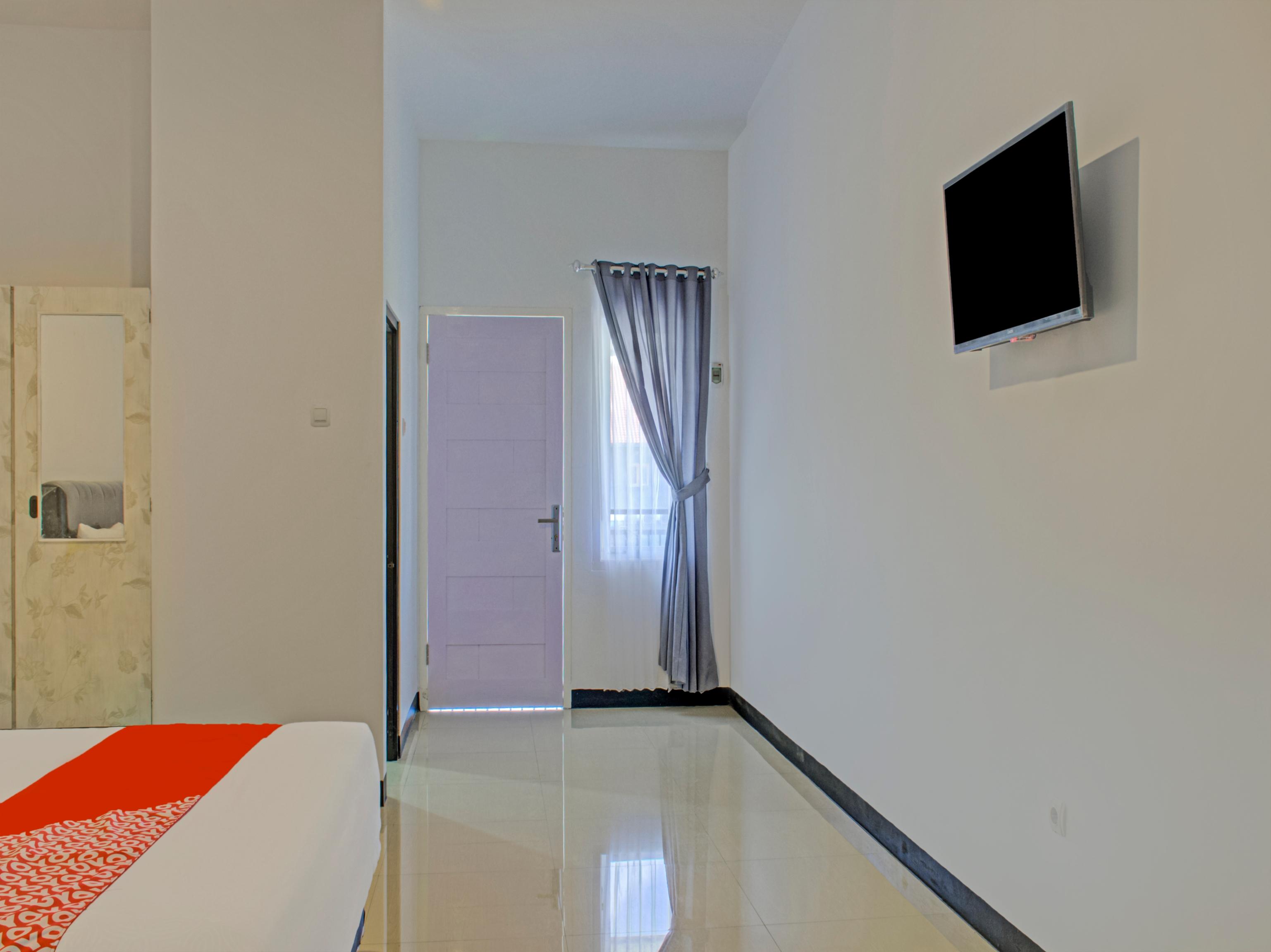 Oyo 3841 Wisma 25 Cilacap Exterior photo