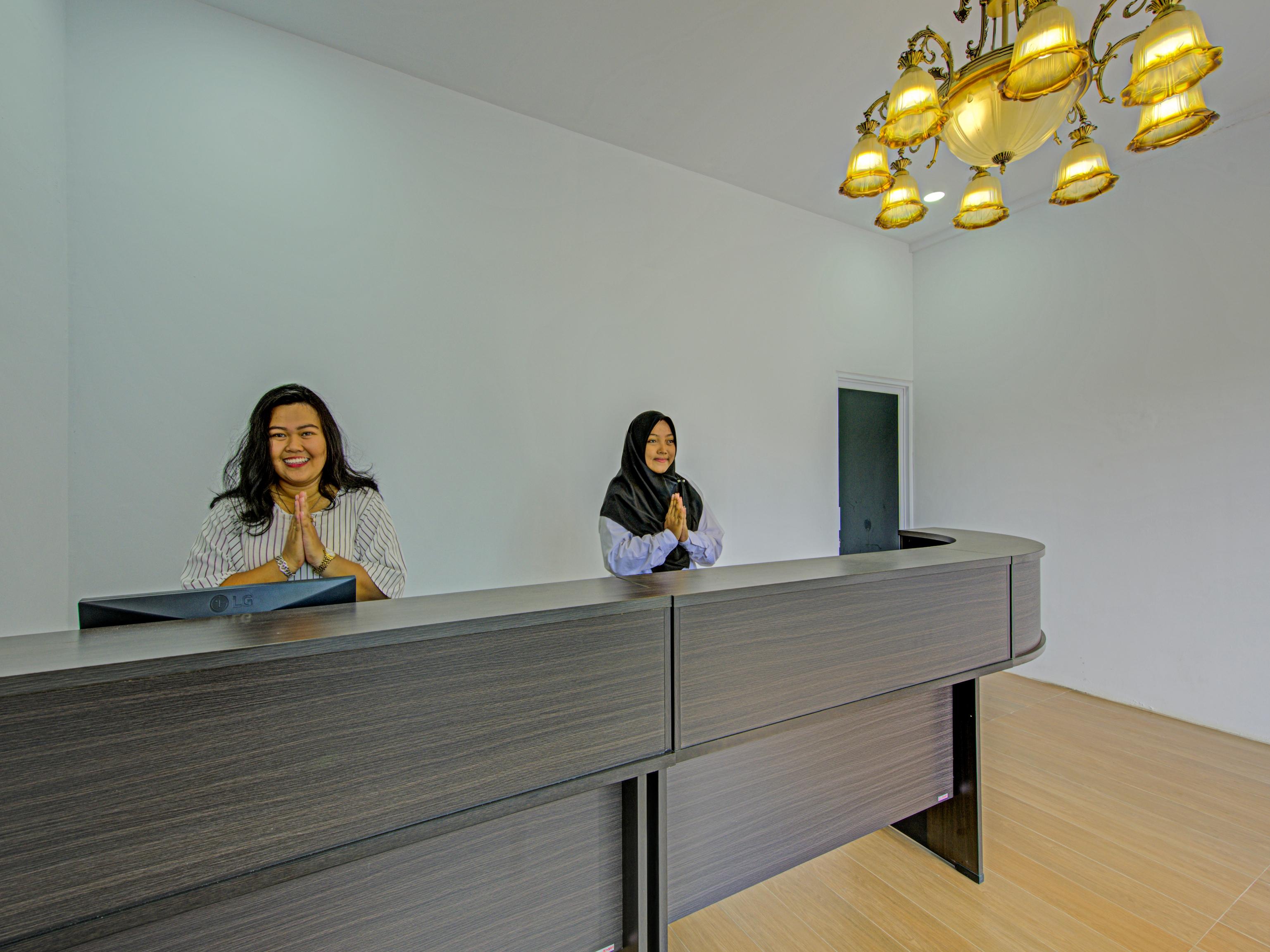 Oyo 3841 Wisma 25 Cilacap Exterior photo